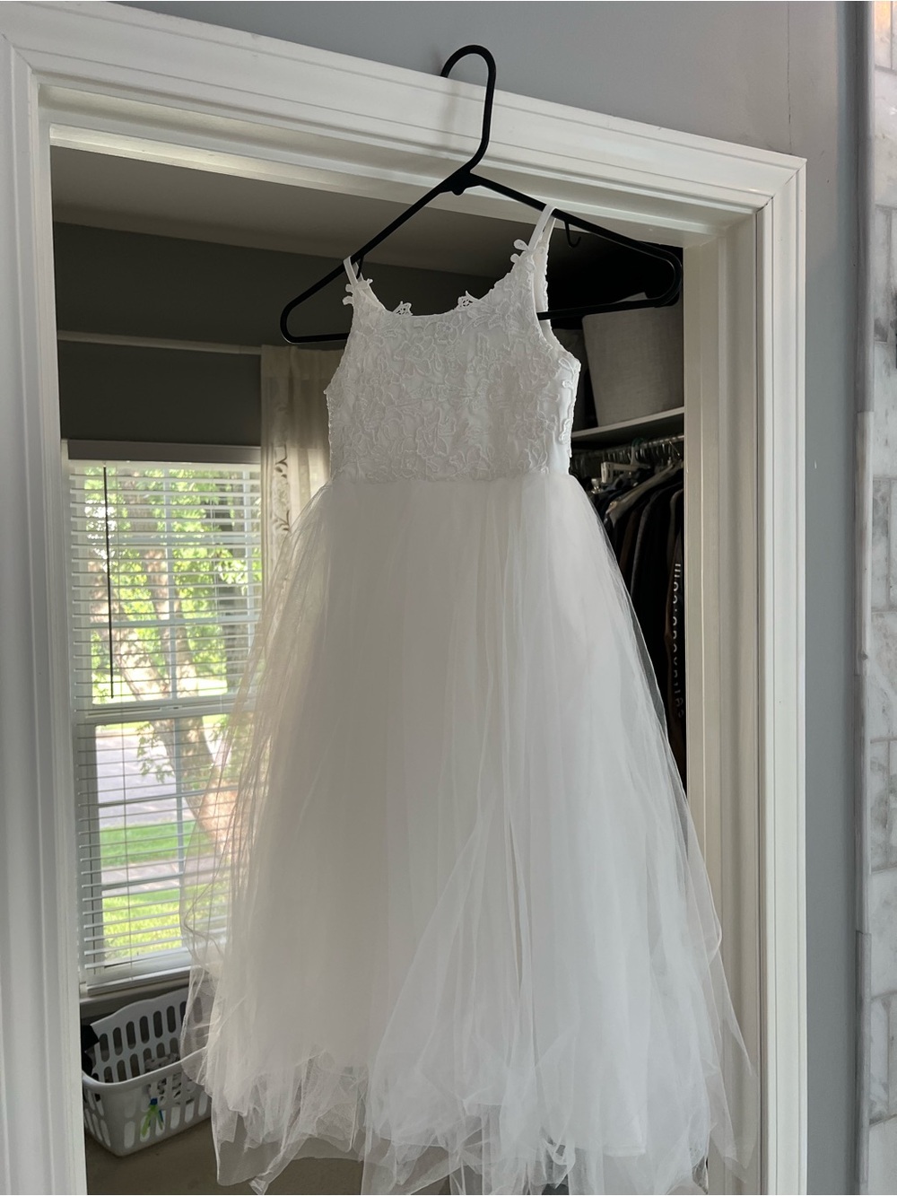 White Girls' Lace & Tulle flower girl dress
